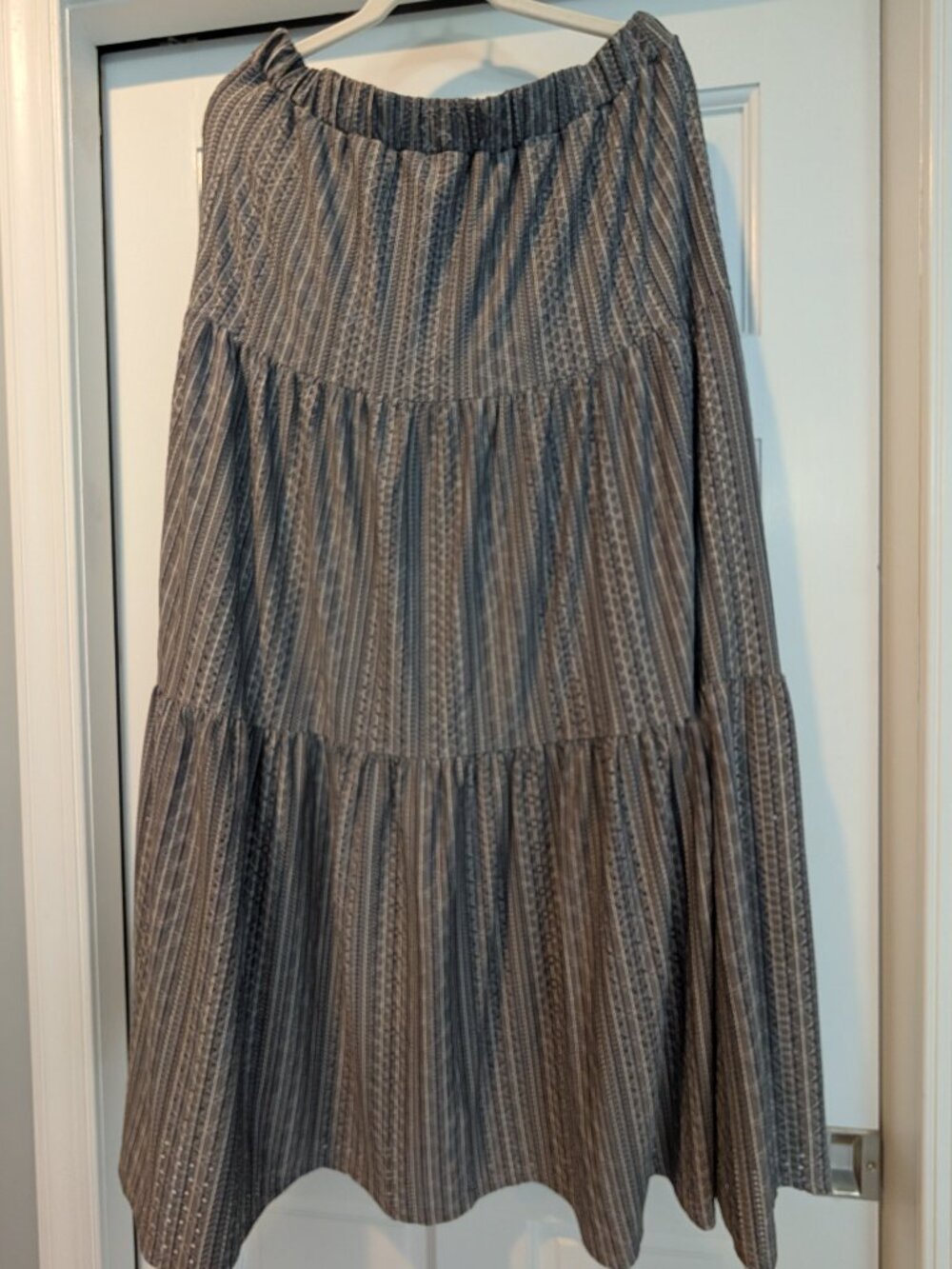 Gorgeous Grey LuLaRoe Poppy Skirt - Picture 2 of 8
